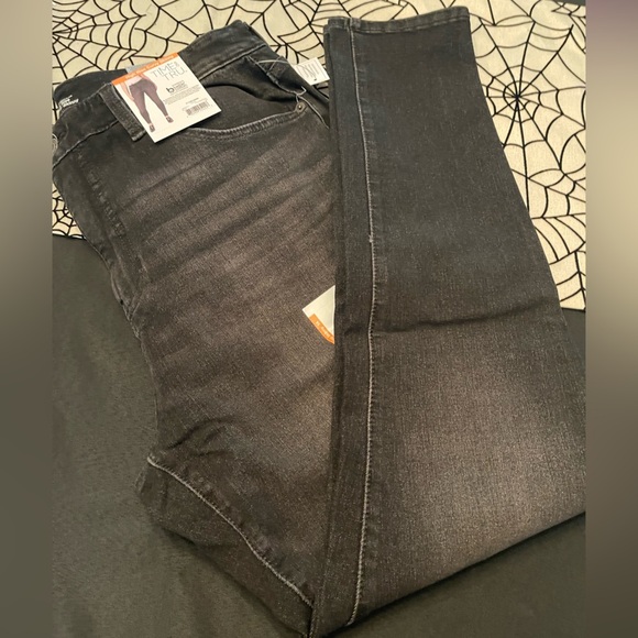 Women's Black Wash Jeans, size 14, Time & Tru, High Rise Curvy, NWT, stretchy - Picture 2 of 5